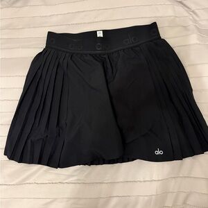 ALO Yoga Aces black athletic tennis skirt with logo waistband Medium